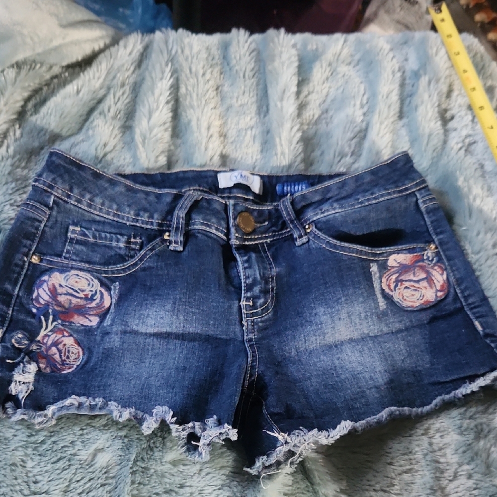 YMI Embroidered Frayed Blue Jean Shorts with Floral Design Sz 5 Low Rise